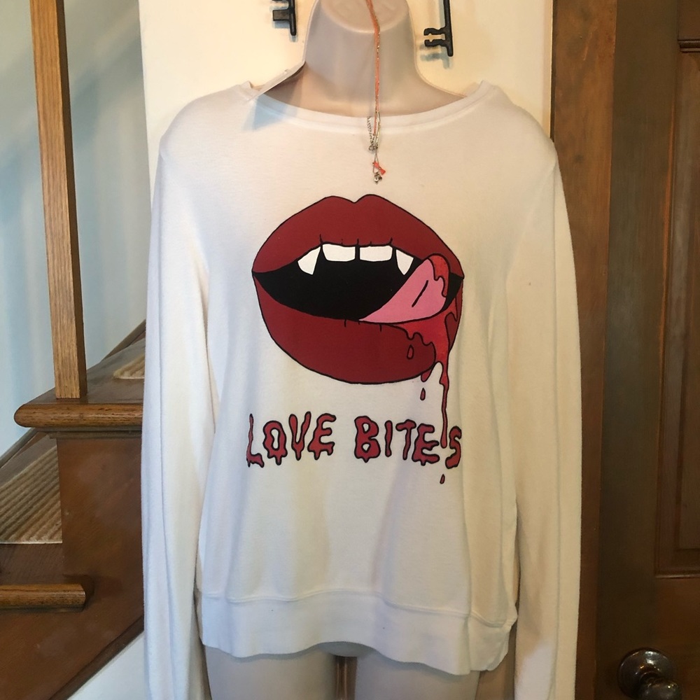 Wildfox beach baggy jumper “Love Bites” Size M
